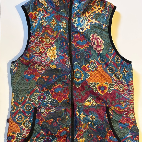 Reversible floral to black puffy vest - Picture 1 of 2